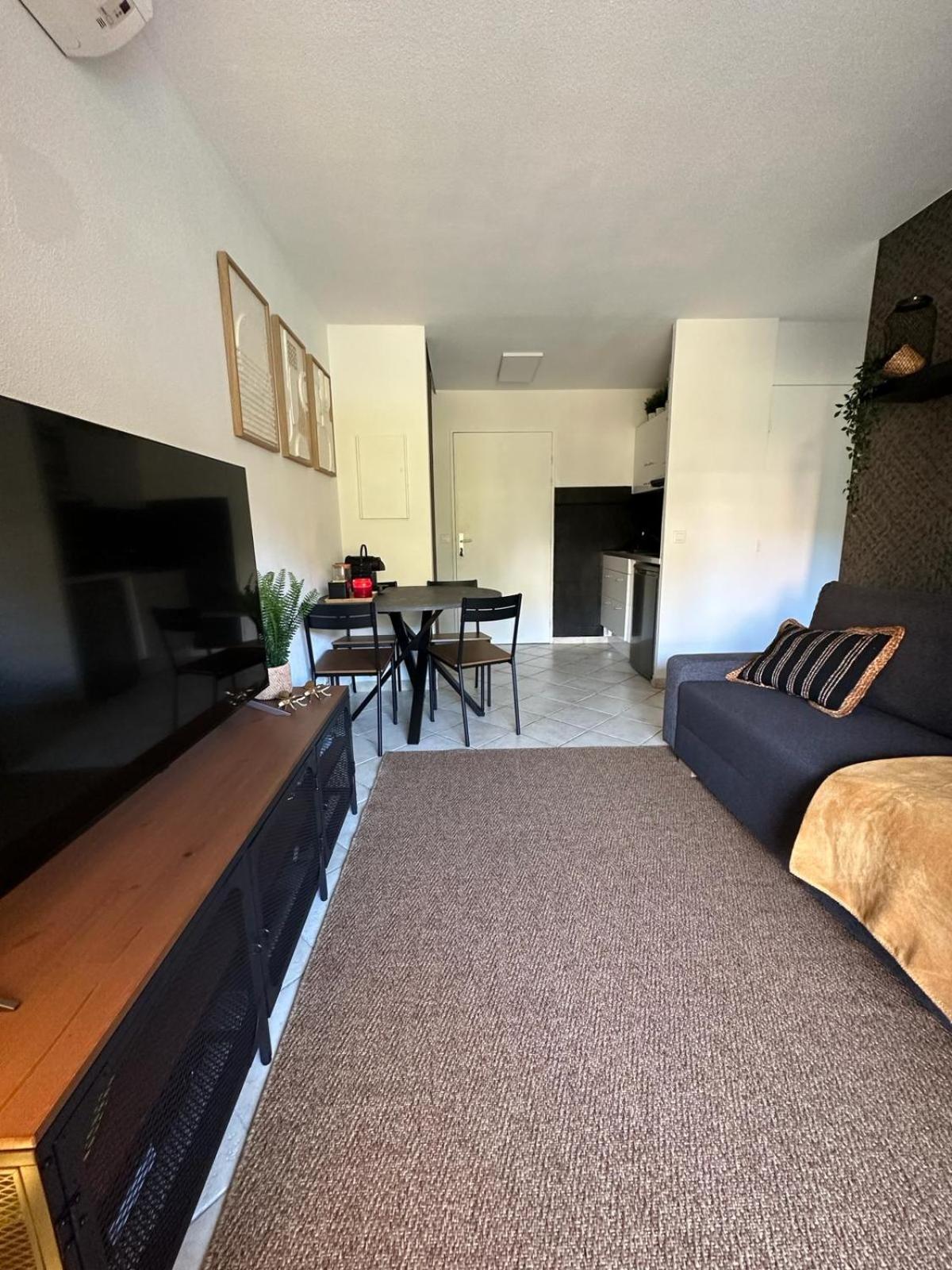 Appartement Residence Santa Barbara Avec Piscine Et A 750M De La Plage 滨海卡瓦莱尔 外观 照片