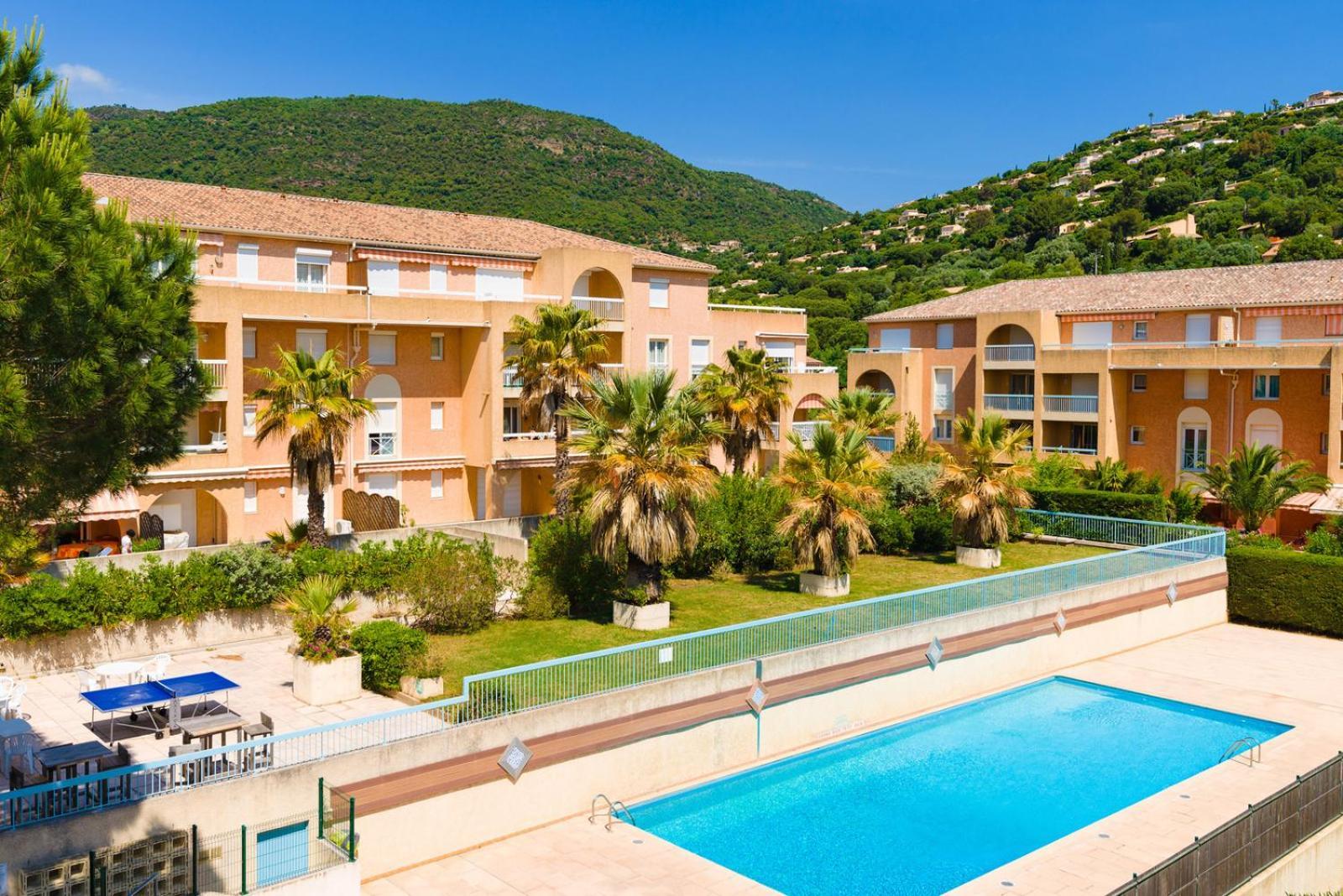 Appartement Residence Santa Barbara Avec Piscine Et A 750M De La Plage 滨海卡瓦莱尔 外观 照片