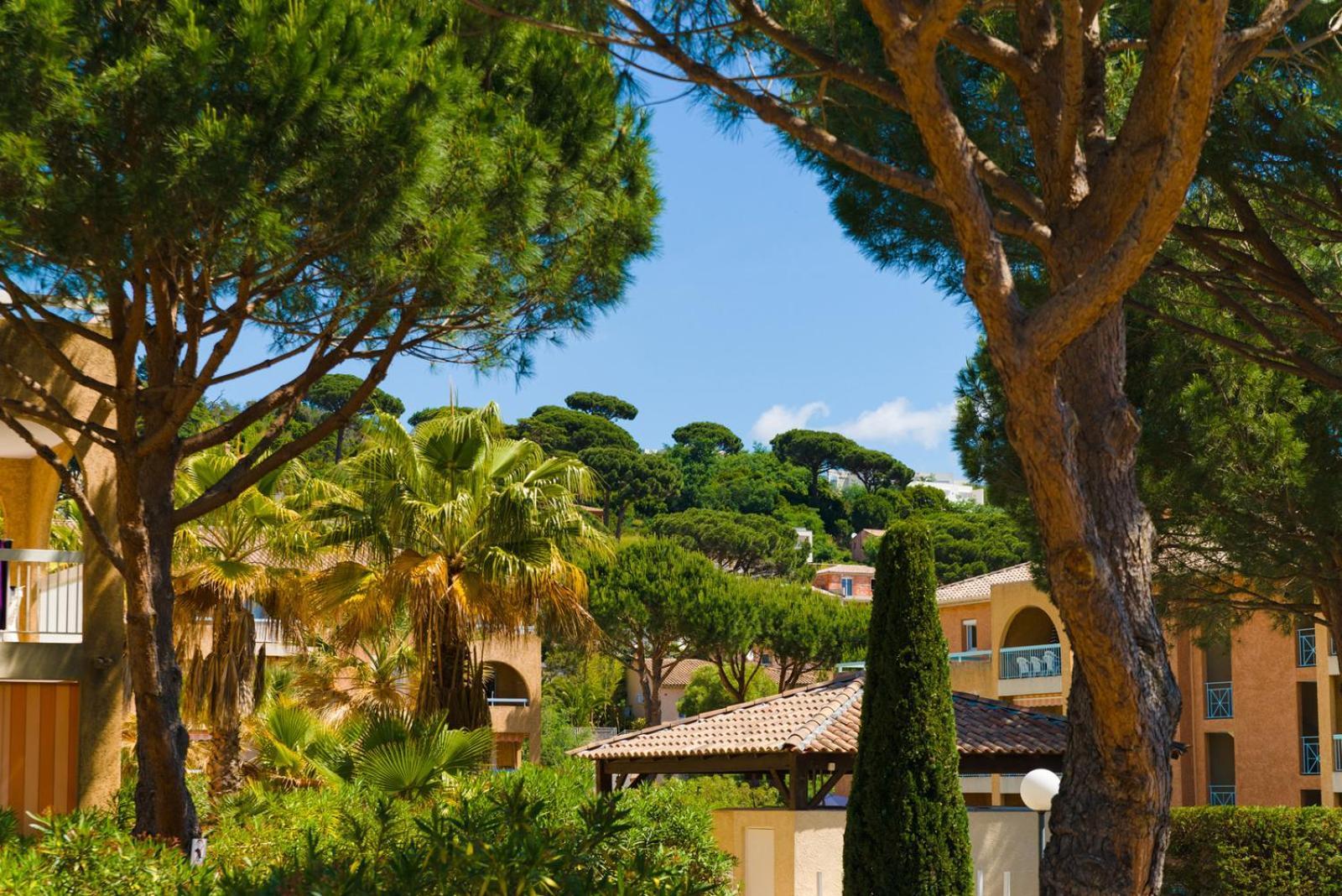 Appartement Residence Santa Barbara Avec Piscine Et A 750M De La Plage 滨海卡瓦莱尔 外观 照片